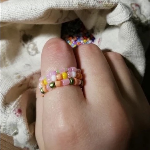 1000 Pieces Christmas Poppy Beads Plastic Craft Round Box Decoration DIY Jewelry - Picture 6 of 8